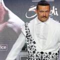 «Барабан» біля пірамід: Олександр Усик вийшов на пресконференцію перед боєм з Верховеном під хіт Пивоварова