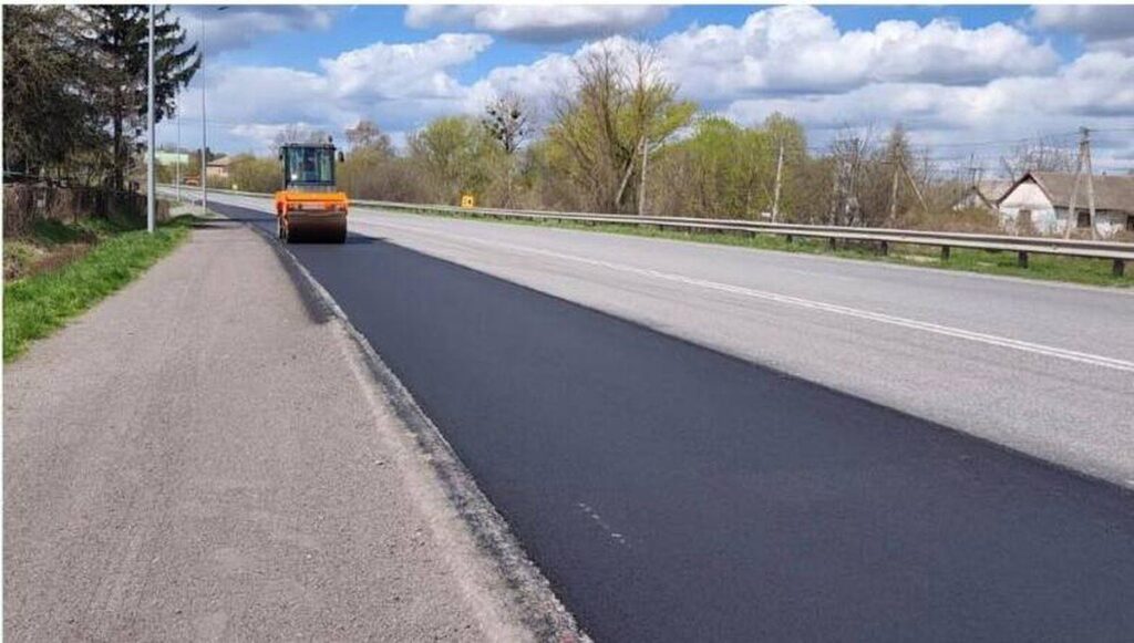 На автошляхах Вінниччини оновили понад 170 тисяч кв. м дорожнього покриття
