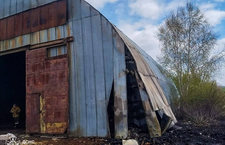 Недопалок спричинив на Вінниччині пожежу, яку гасили два підрозділи