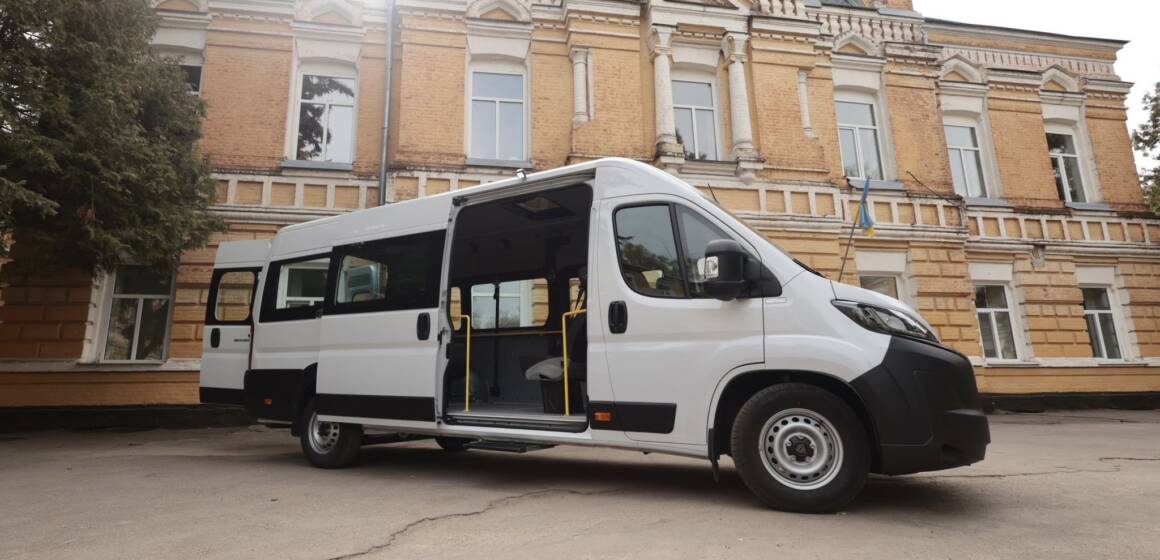 Новий реанімобіль передали лікарні у Вінниці