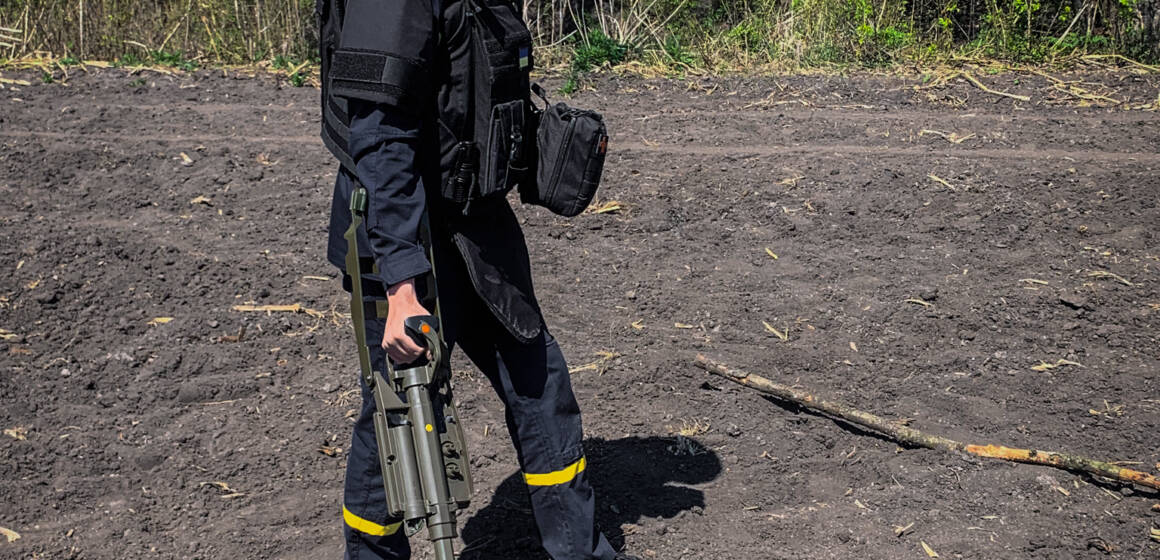 Небезпечне «відлуння війни» в полі: на Немирівщині фермер виявив артснаряд