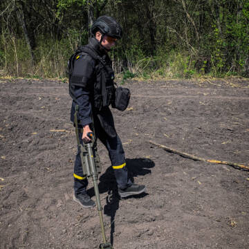 Небезпечне «відлуння війни» в полі: на Немирівщині фермер виявив артснаряд