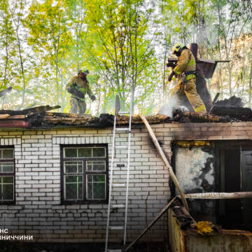 На Вінниччині за добу сталося 6 пожеж: горіли будинки, техніка та суха рослинність