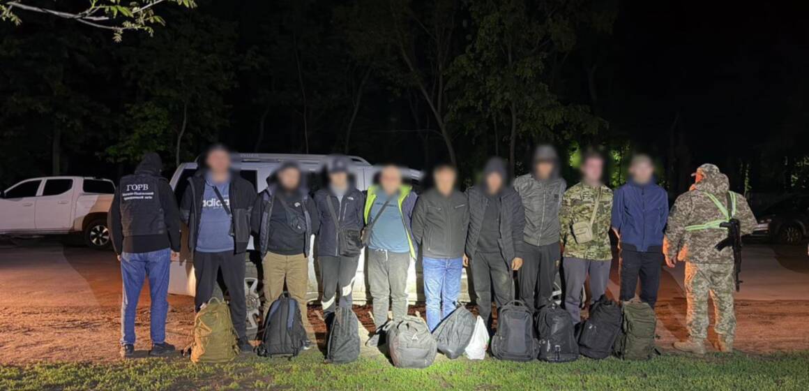 На Вінниччині затримали позашляховик із дев’ятьма порушниками кордону