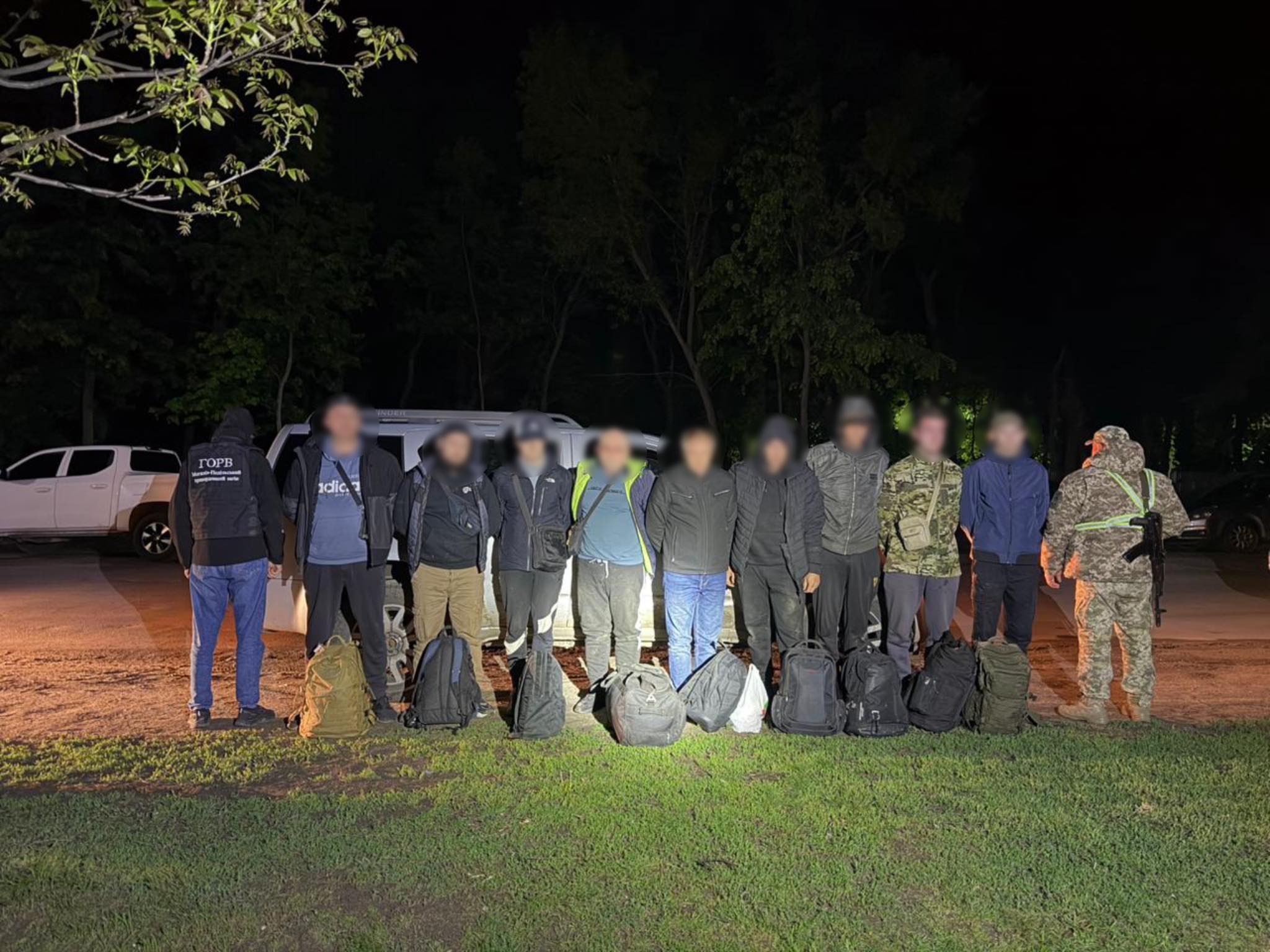 На Вінниччині затримали позашляховик із дев’ятьма порушниками кордону