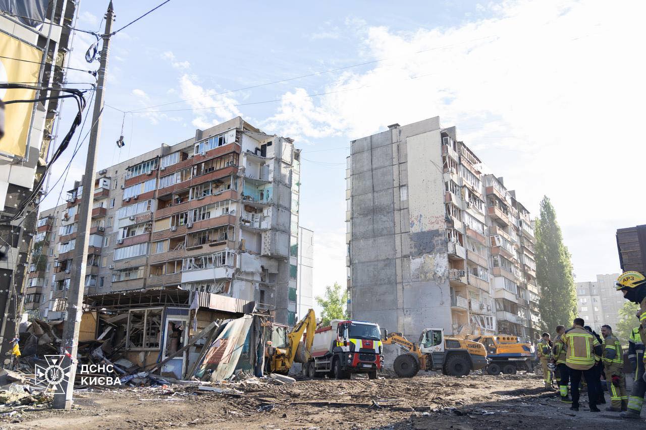 Після ворожої атаки у Києві кількість жертв зросла до 24
