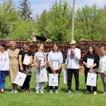 701743594_1619835275741692_7599512748000320752_n Магія, що єднає покоління: у Буші відбувся мистецький проєкт «Магічна глина»