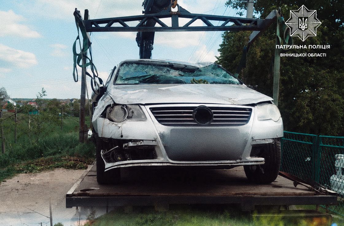 У Вінниці 18-річний нетверезий водій перекинувся на залізничних коліях