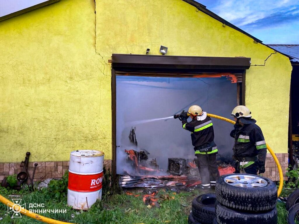 Два автомобілі згоріли на Вінниччині за добу