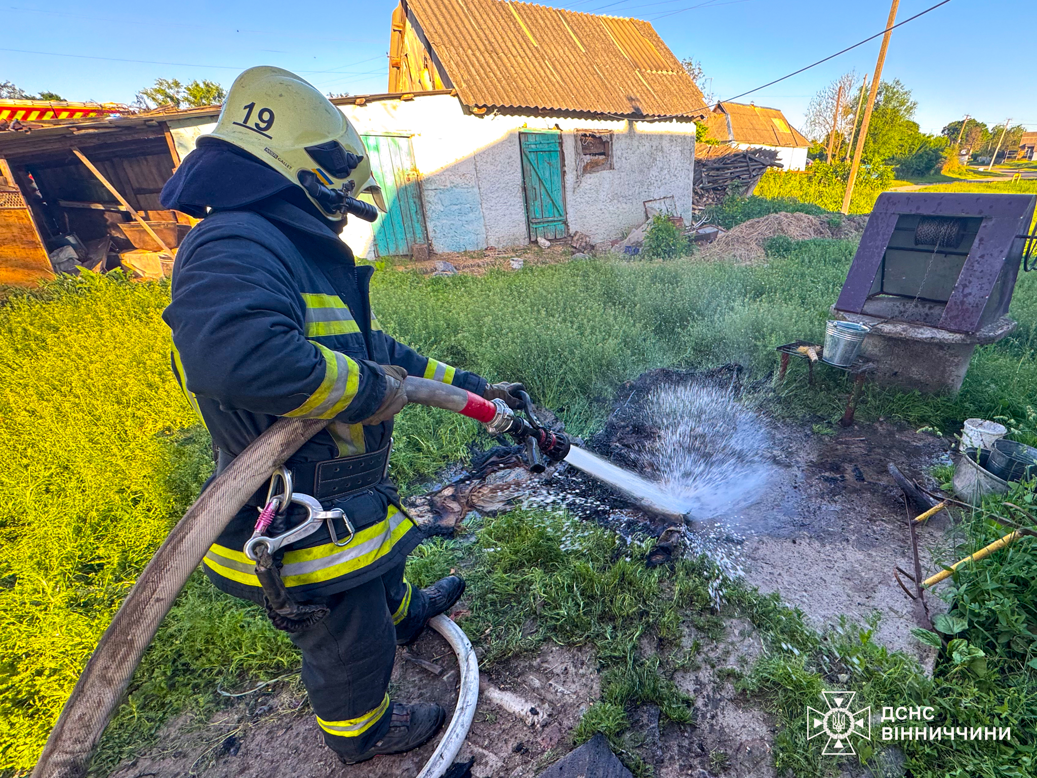 Ледь не згорів дім через 5-річну дитину: деталі пожеж на Вінниччині за добу