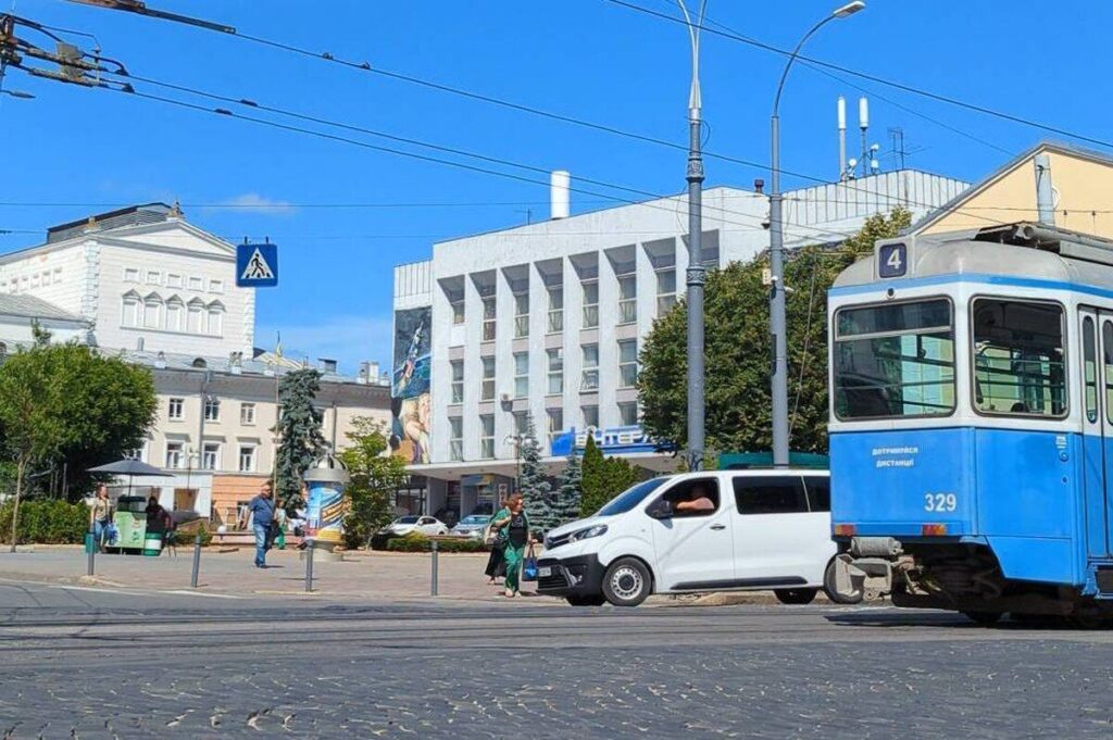 У центрі Вінниці зупинився електротранспорт: маршрути змінено