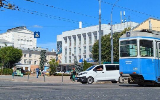 У центрі Вінниці зупинився електротранспорт: маршрути змінено