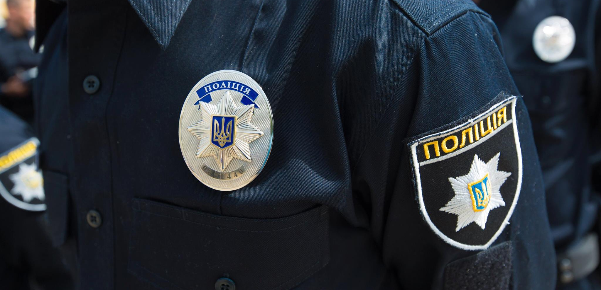 Ховав наркотики в кишенях: у Вінниці поліцейські затримали молодика
