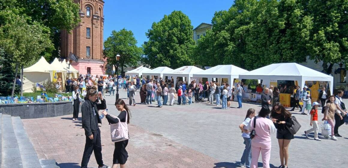 Вінниця стала центром літературного життя: стартував VinBookFest