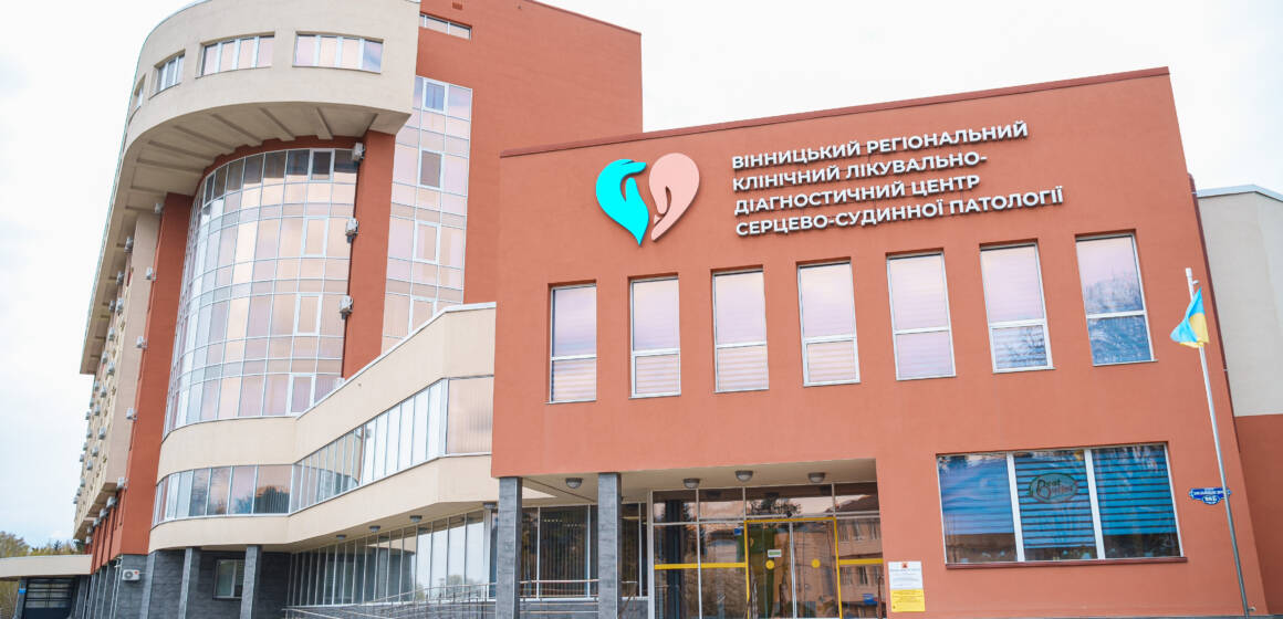 Вінницькі лікарі провели операцію з імплантації клапана через судину