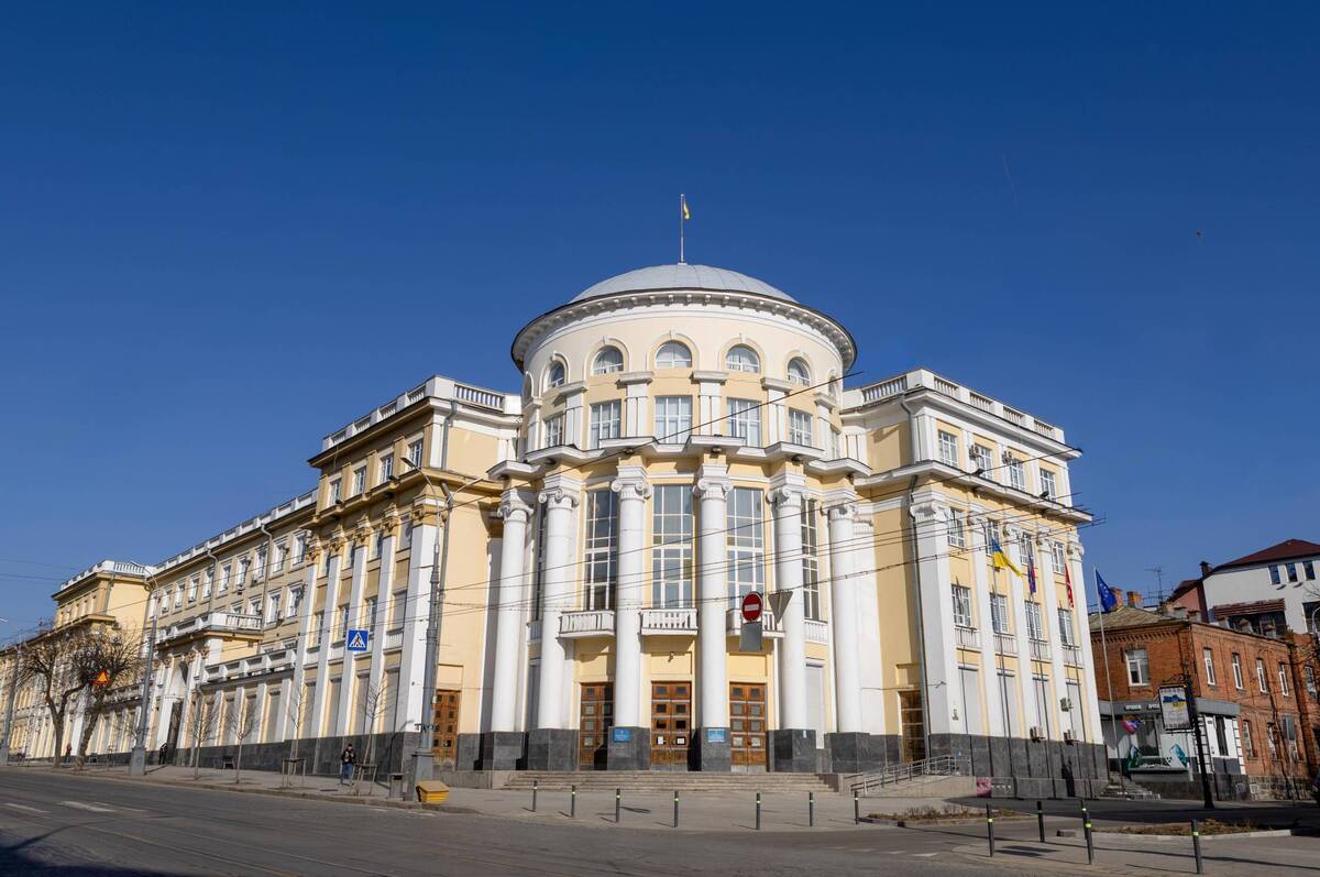 Передача ліцею, зняття земельного питання та наглядові ради в лікарнях: проходить 81-ша сесія Вінницької облради