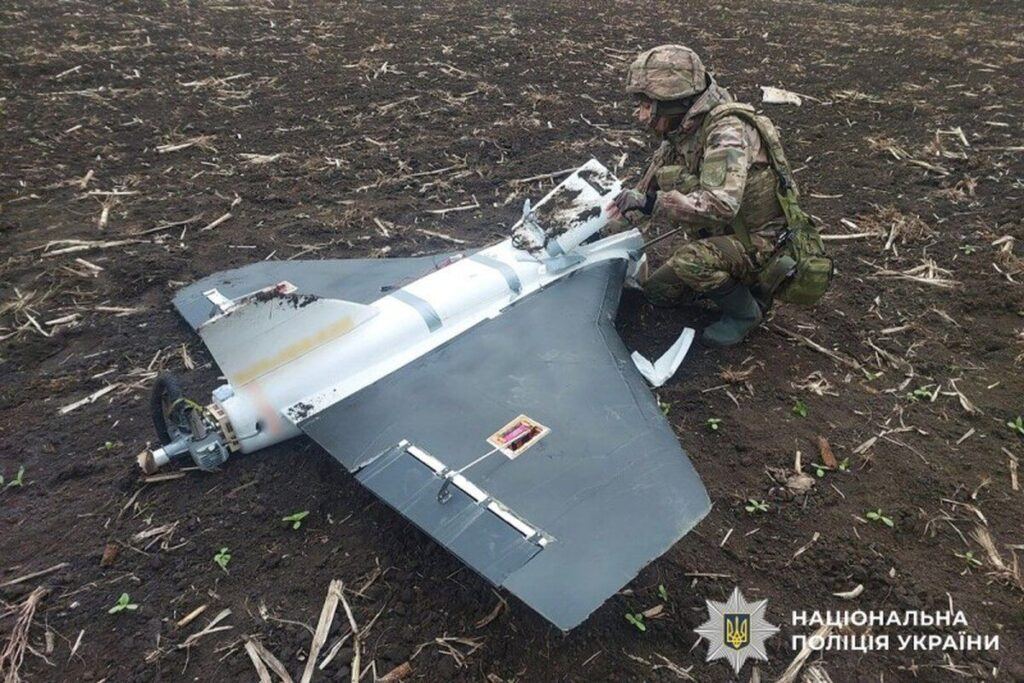 Вибухотехніки поліції знешкоджують залишки ворожих дронів на Вінниччині (ВІДЕО)