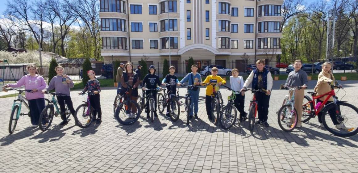 Вінниці школярів навчають безпечної їзди на велосипеді перед виїздом у місто