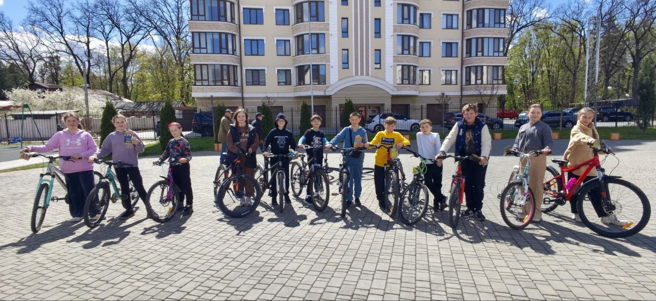Вінниці школярів навчають безпечної їзди на велосипеді перед виїздом у місто