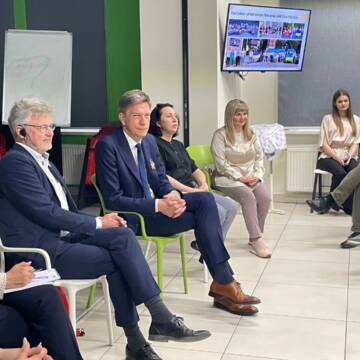 молодь Мери Карлсруе та Нансі обговорили з молоддю Вінниці майбутнє демократичного суспільства