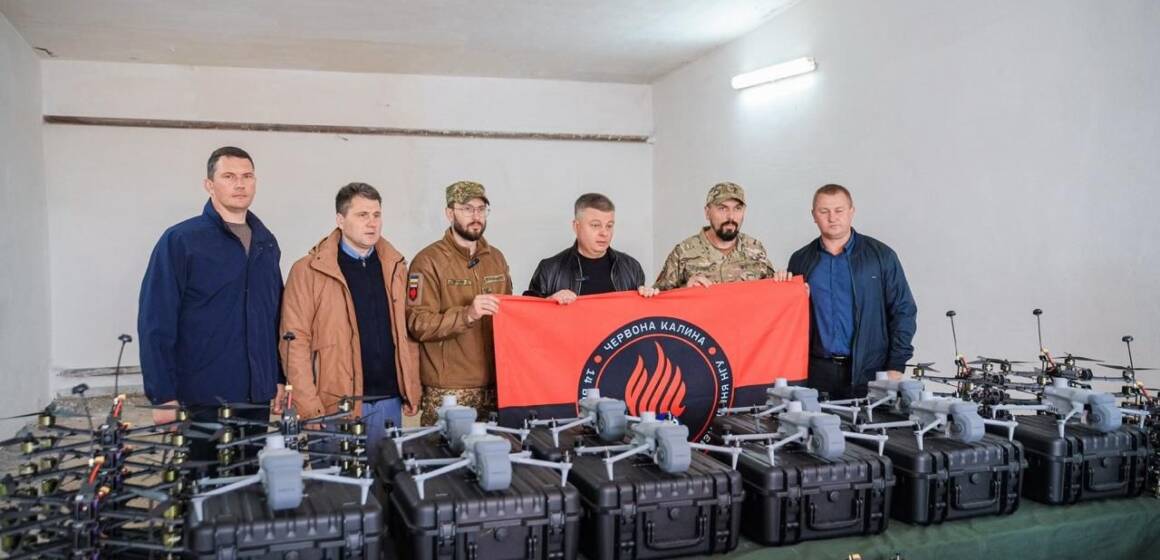 Півтисячі FPV-дронів та 10 Matrice 4E передав Міжрегіональний координаційний гуманітарний штаб бригаді «Червона калина»