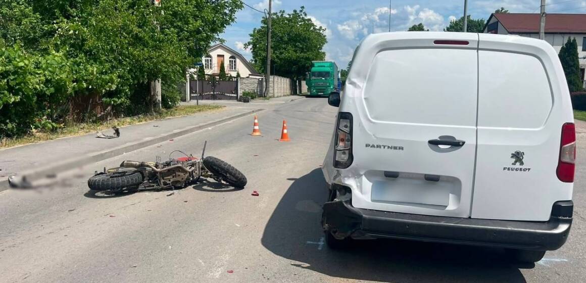 5280829661472561782 Три ДТП з постраждалими за добу: поліція Вінниччини розслідує аварії з велосипедисткою, мотоциклістом та водієм