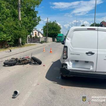 Три ДТП з постраждалими за добу: поліція Вінниччини розслідує аварії з велосипедисткою, мотоциклістом та водієм
