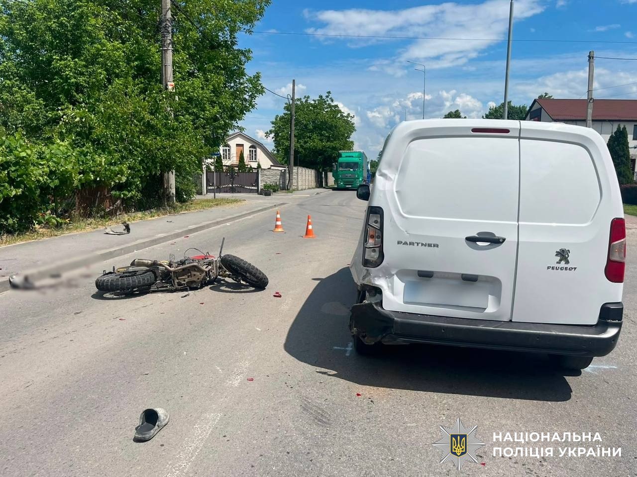 Три ДТП з постраждалими за добу: поліція Вінниччини розслідує аварії з велосипедисткою, мотоциклістом та водієм