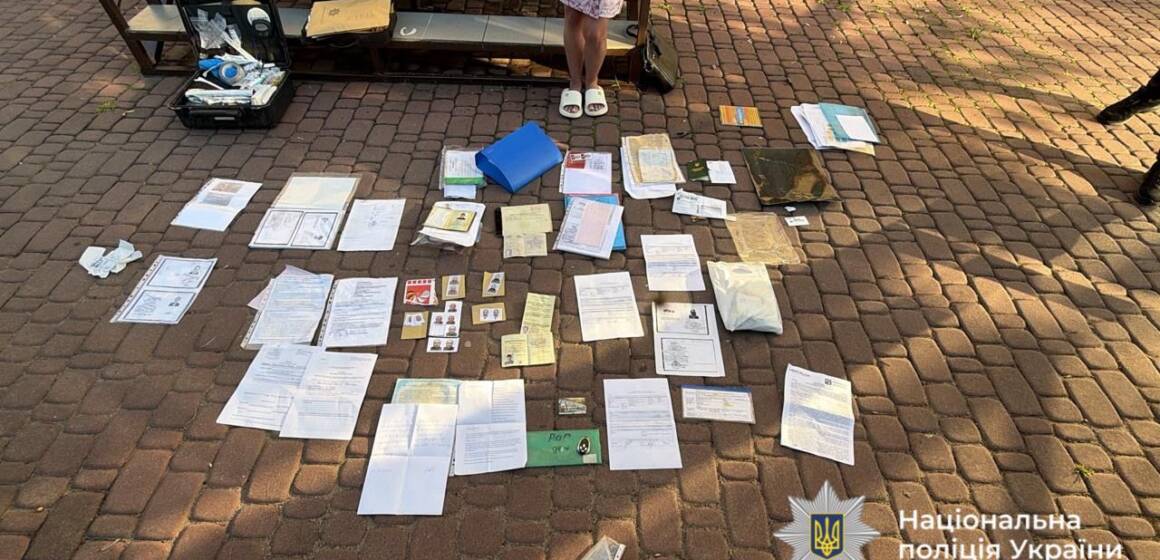 Брали гроші за «пошук» зниклого бійця та групу інвалідності: на Вінниччині затримали масштабну шахрайку