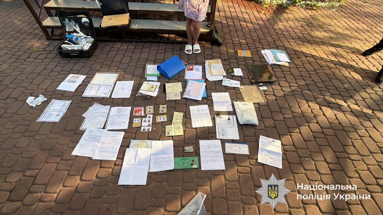 Брали гроші за «пошук» зниклого бійця та групу інвалідності: на Вінниччині затримали масштабну шахрайку