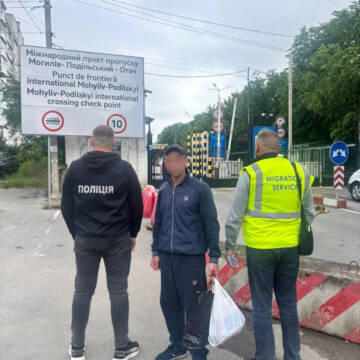 Міграційники разом із поліцією викрили порушників із Молдови та рф