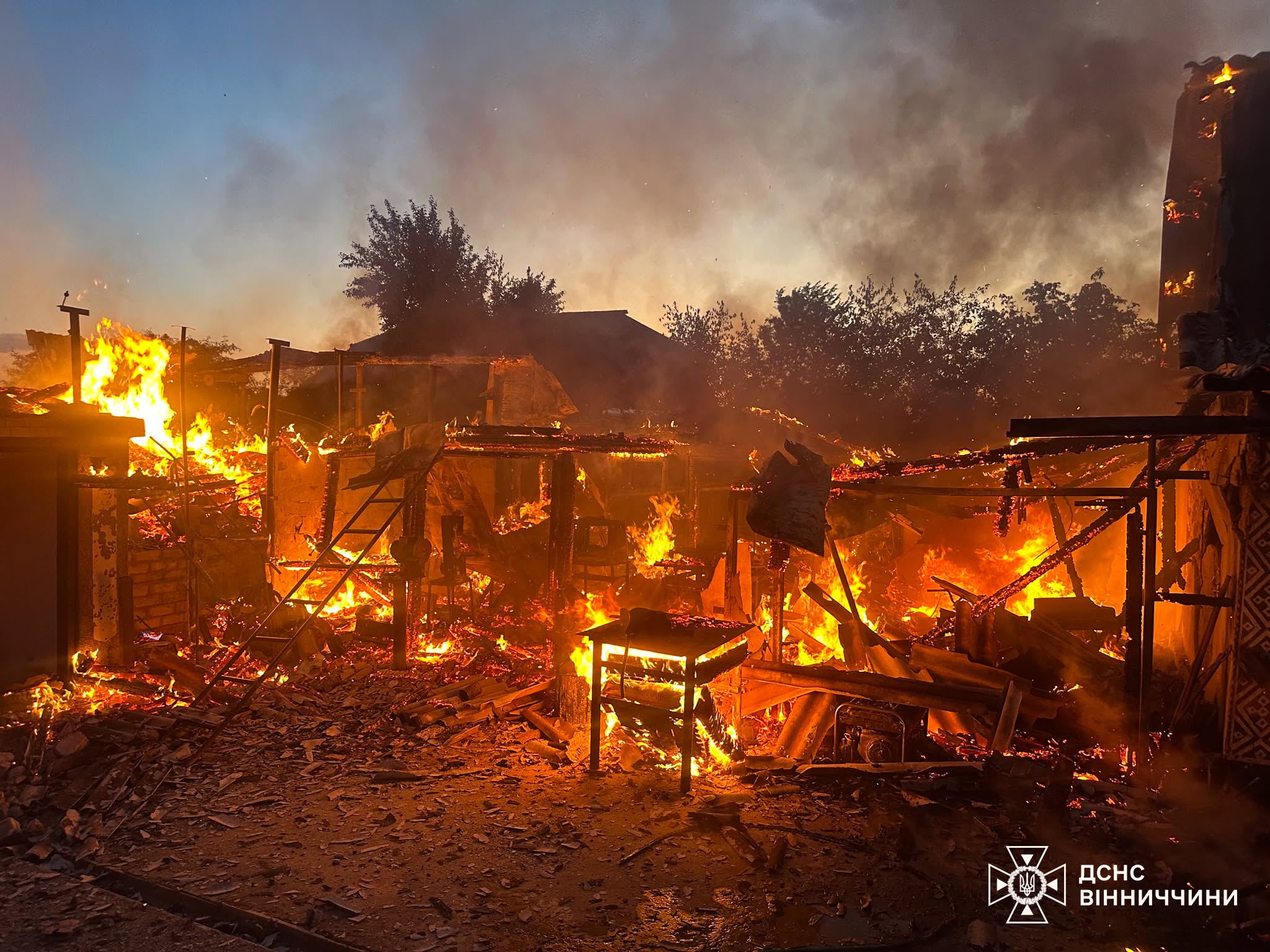 За добу на Вінниччині сталося сім пожеж: горіли будинки, господарські споруди та автомобіль