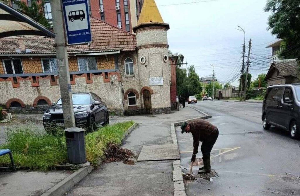 У Вінниці випала майже місячна норма опадів: комунальні служби ліквідовують наслідки негоди