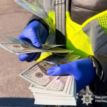 На Вінниччині СБУ та поліція затримали жінку, яка торгувала довідками для ТЦК за 6000 доларів