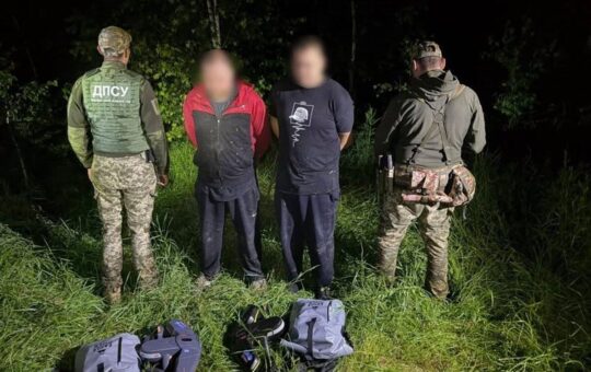 Заплив на акваскутерах: на Вінниччині прикордонники затримали двох братів-харківян