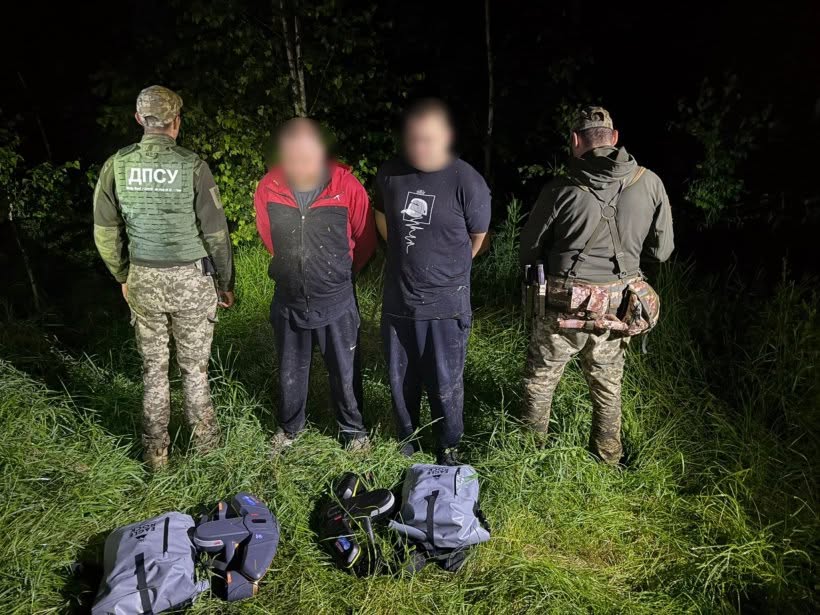 Заплив на акваскутерах: на Вінниччині прикордонники затримали двох братів-харків’ян