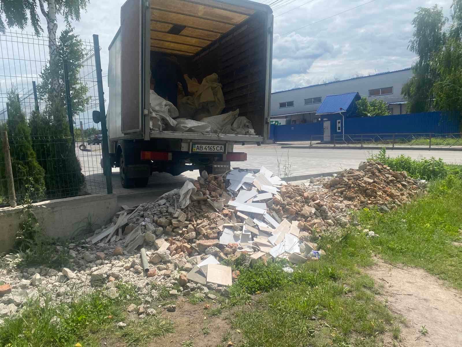 У Вінниці оштрафували чоловіка за незаконне викидання будівельного сміття