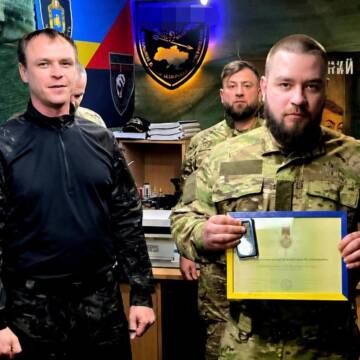 Воїн із Бершаді Іван Цуканов нагороджений відзнакою Президента «За оборону України» та «Срібним хрестом»