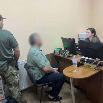 Видавав себе за іноземця та пропонував $500: прикордонники затримали ухилянта
