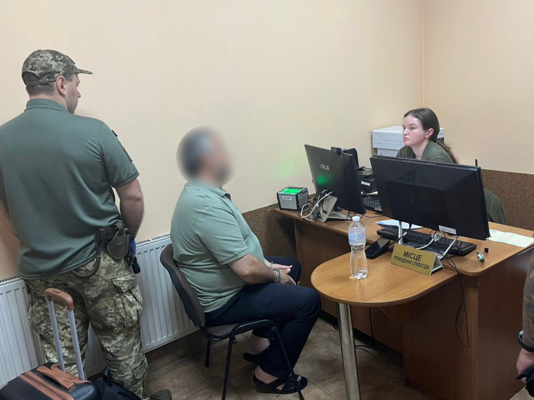 Видавав себе за іноземця та пропонував $500: прикордонники затримали ухилянта