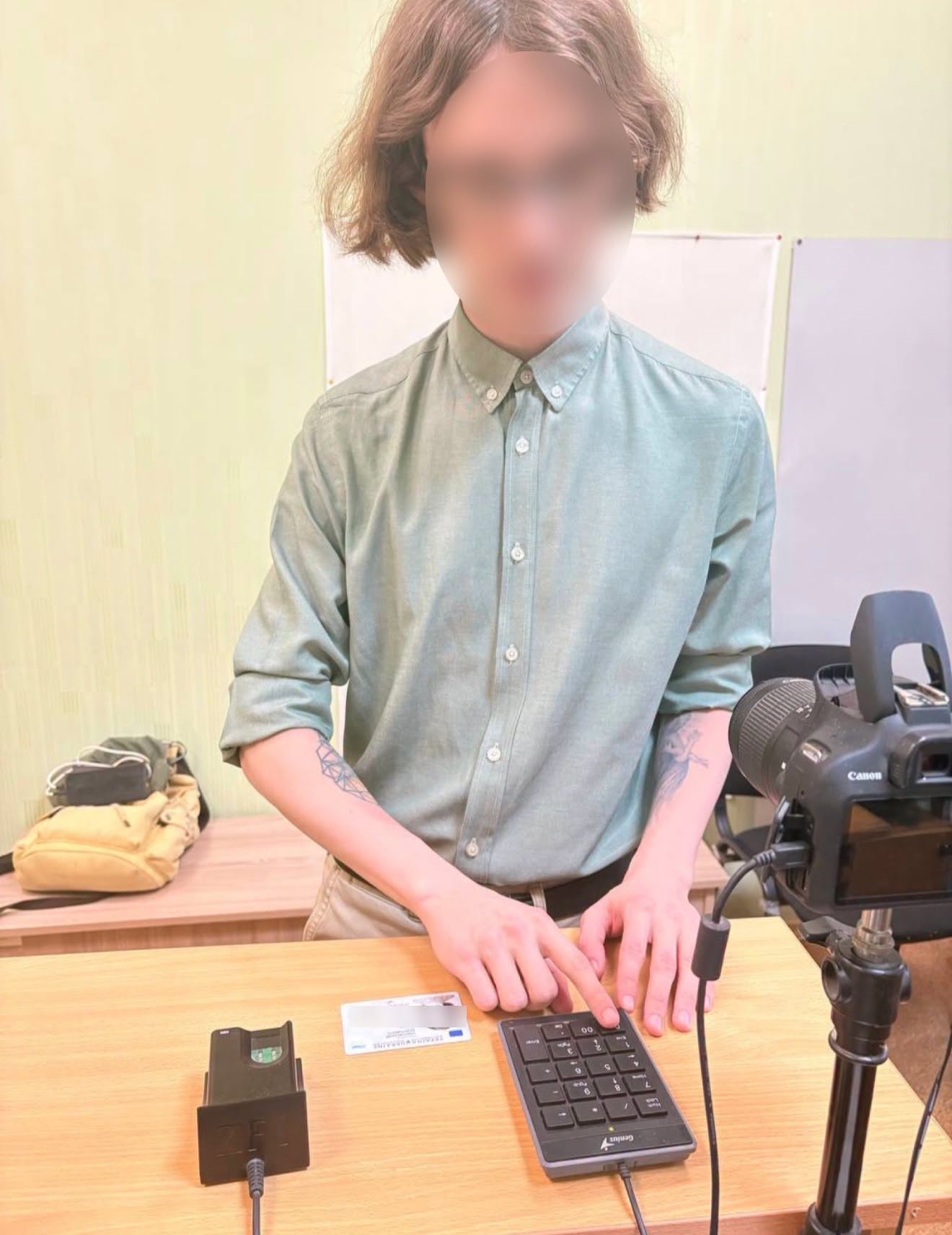 У Вінниці міграційники допомогли переселенцю з Криму відновити паспорт громадянина України