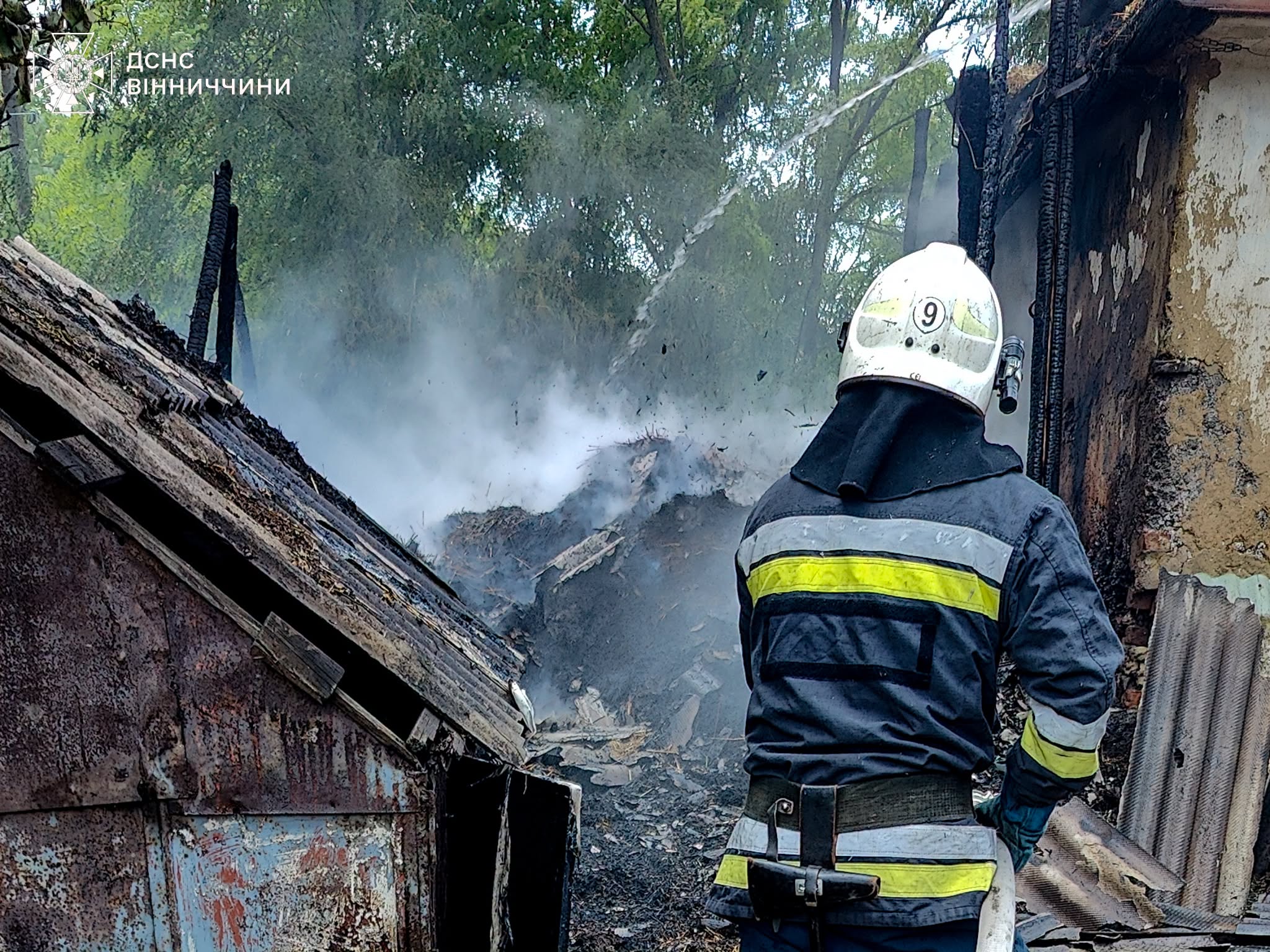 Дев’ять пожеж за добу: рятувальники Вінниччини працювали без перепочинку