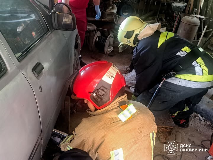 На Вінниччині чоловік загинув під час ремонту автомобіля