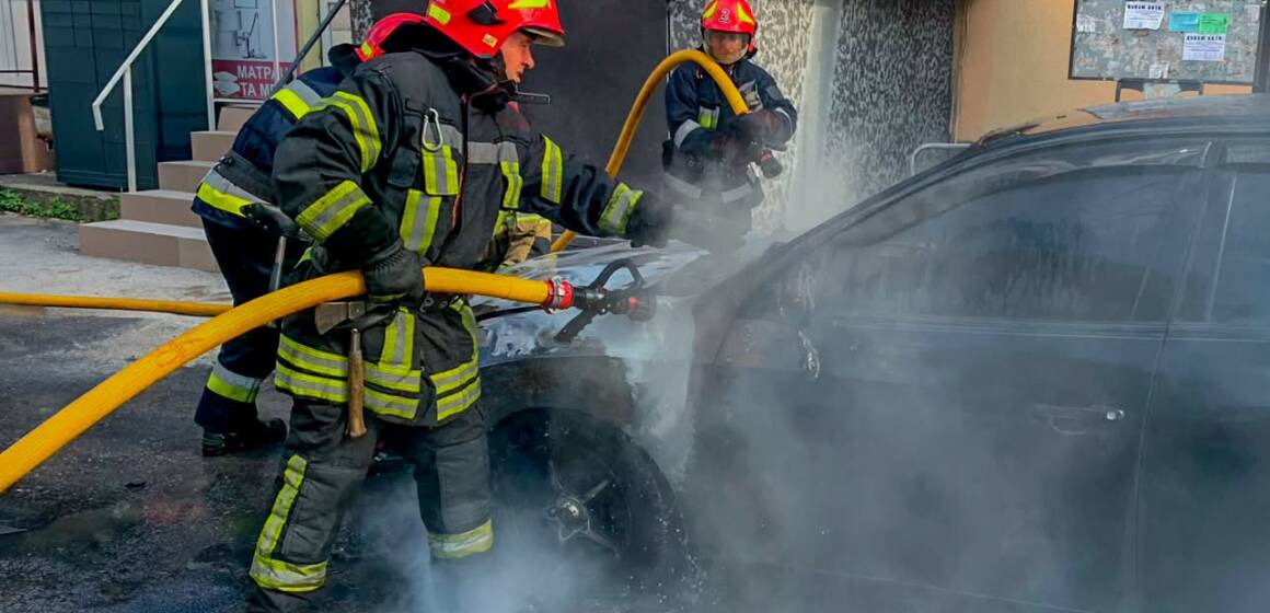 Замикання у серверній та палаюче авто: за добу на Вінниччині сталося 9 пожеж