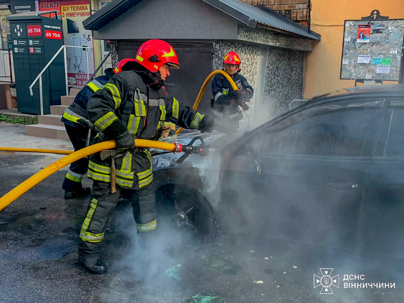 Замикання у серверній та палаюче авто: за добу на Вінниччині сталося 9 пожеж