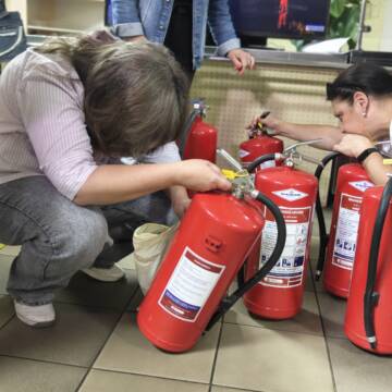 IMG20260609155339 Безпечніші укриття: вінницькі ОСББ отримали 40 вогнегасників від благодійників
