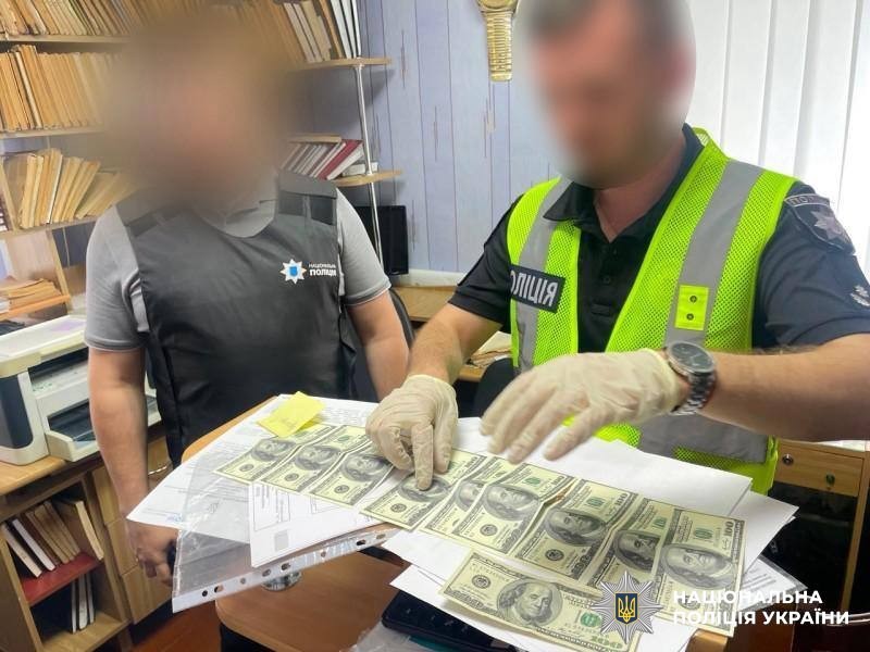 Схема на техпаспортах: у Вінницькому районі начальника БТІ спіймали на гарячому