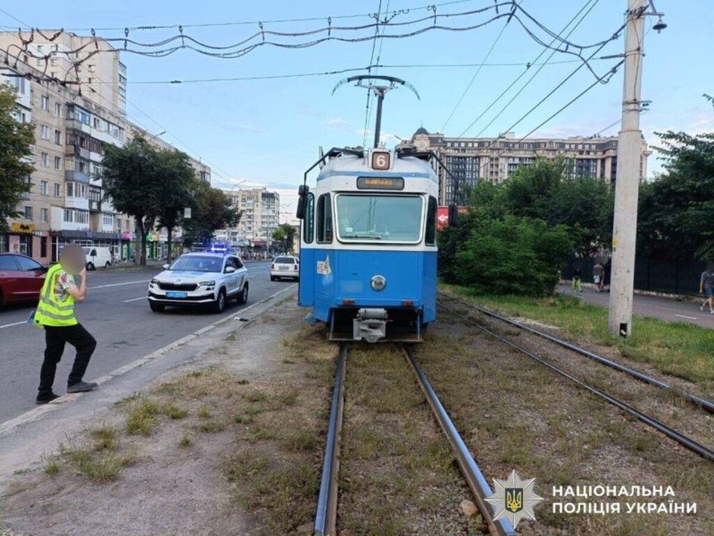 У Вінниці чоловік потрапив під трамвай на вулиці Келецькій