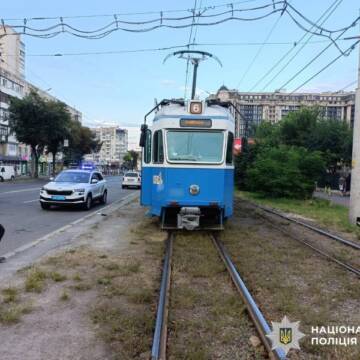 У Вінниці чоловік потрапив під трамвай на вулиці Келецькій