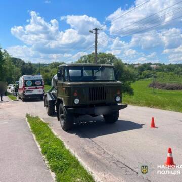 У Вороновиці під колесами вантажівки загинув 9-річний хлопчик на велосипеді